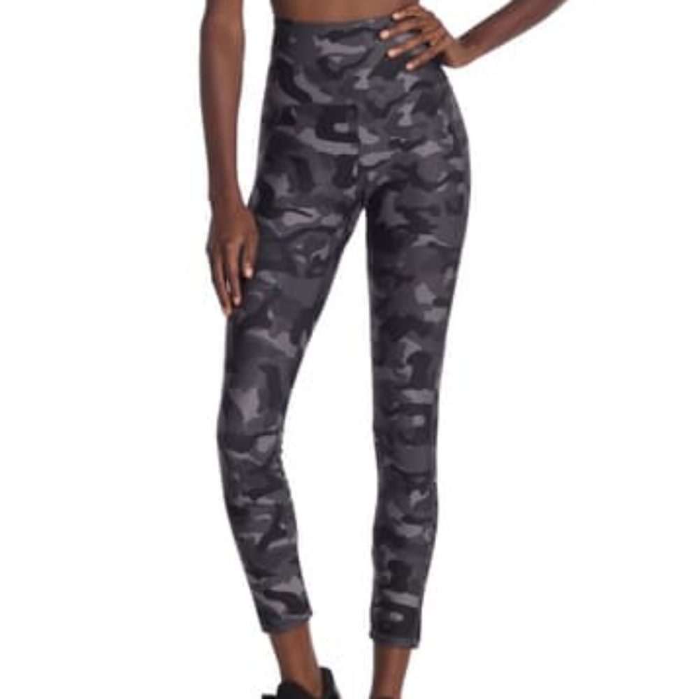Marika - Ivy Camo Print Ankle Legging NWOT